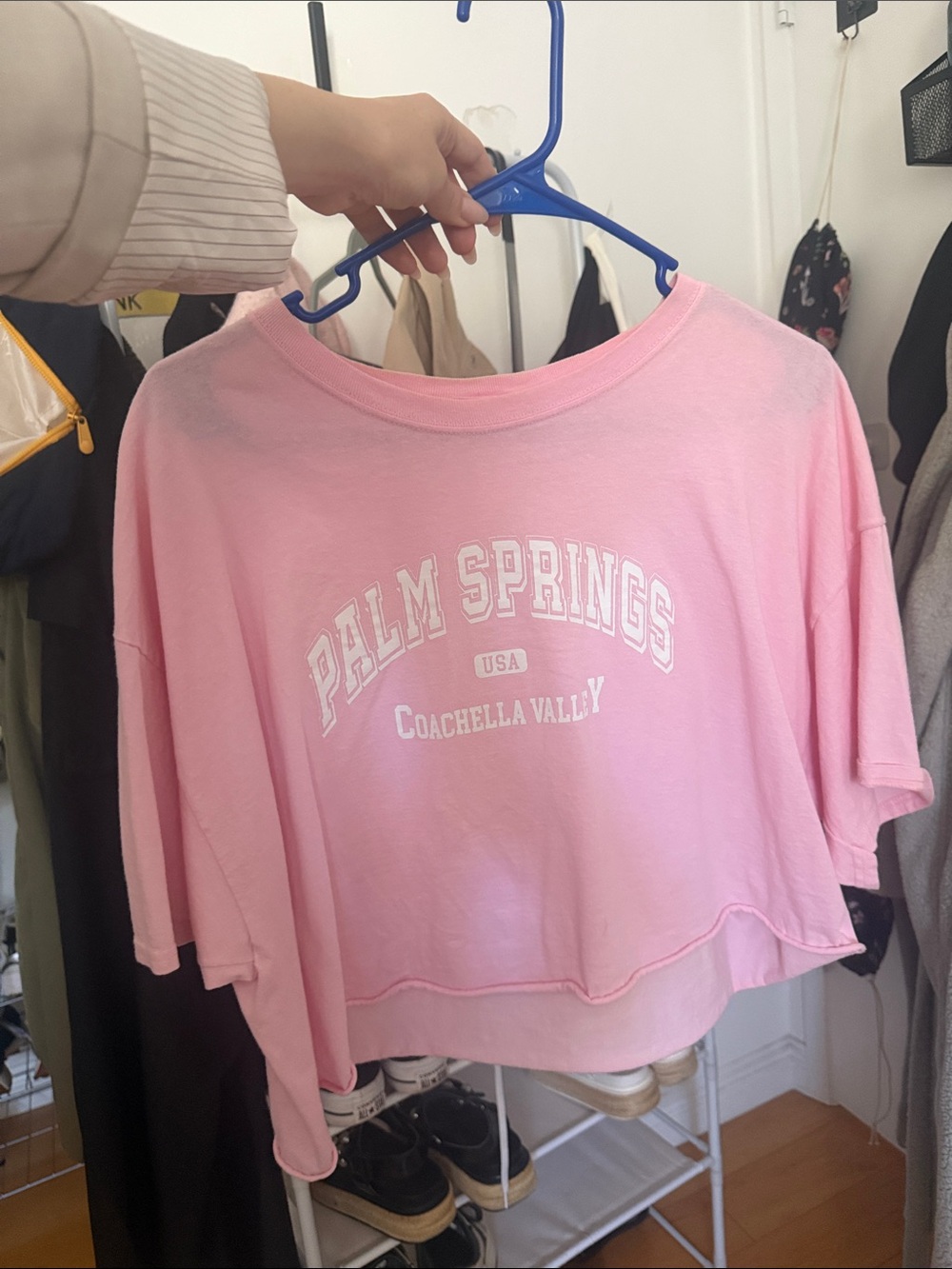 Hm Light Pink 'Palm Springs' Cropped Graphic Tee